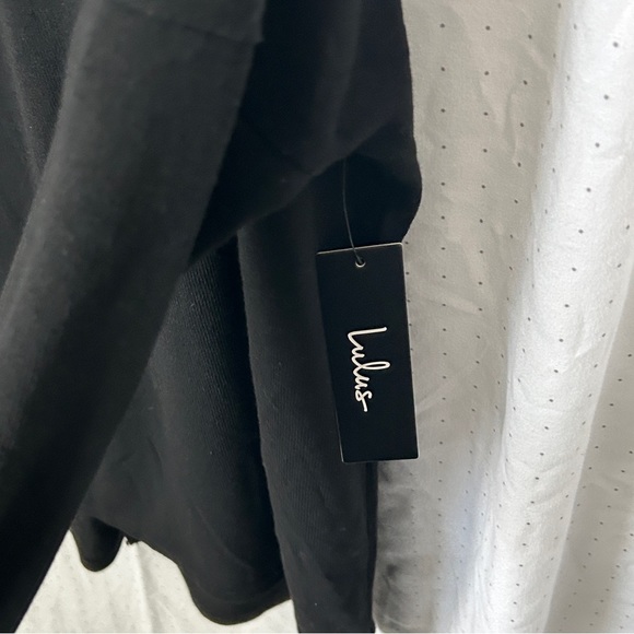 NWT Lulu’s Black Knit Top with Back Zipper - Picture 4 of 6